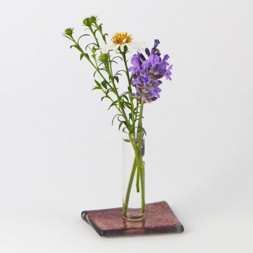 Gänseblümchenvase braun mit Blumen