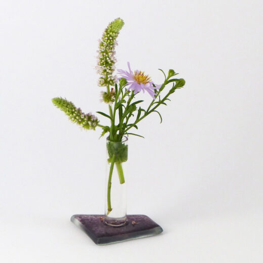 Gänseblümchenvase grau mit Blumen